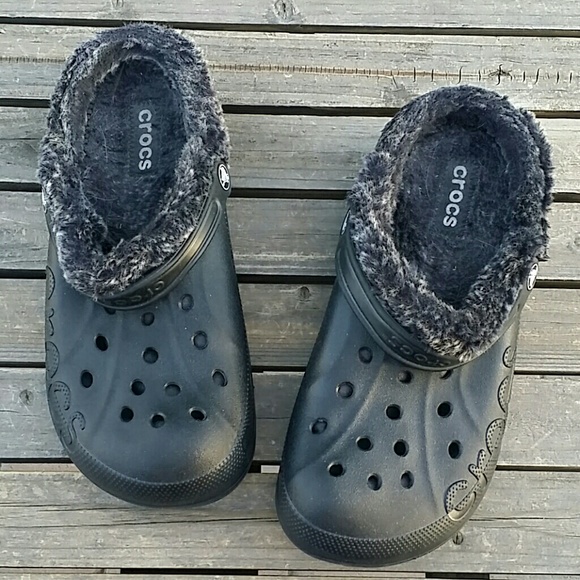 black insulated crocs